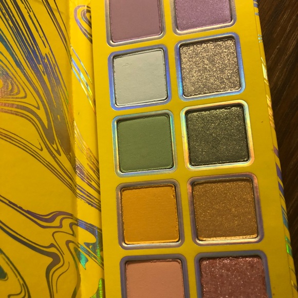 ✨HP✨2 KYLIE AUTHENTIC NEW EYESHADOW PLATTE - Picture 4 of 8